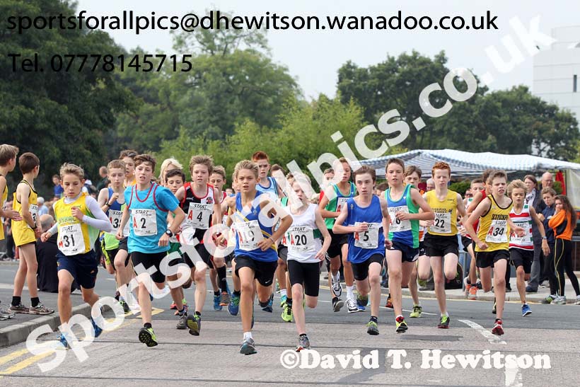 Start of the under-13 boys Northern Road Relays, Warrington. Photo: David T. Hewitson/Sports for All Pics